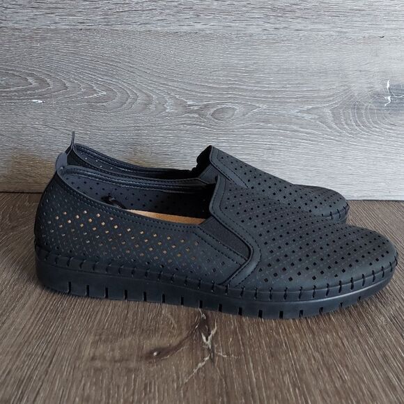 NEW Easy Street Womens Fresh Black Faux Leather Perforated Loafers Shoes 9W - Picture 1 of 9